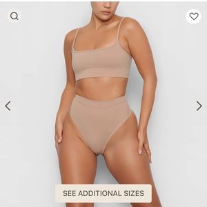 NWOT SKIMS Seamless Sculpt Mid Waist Thong